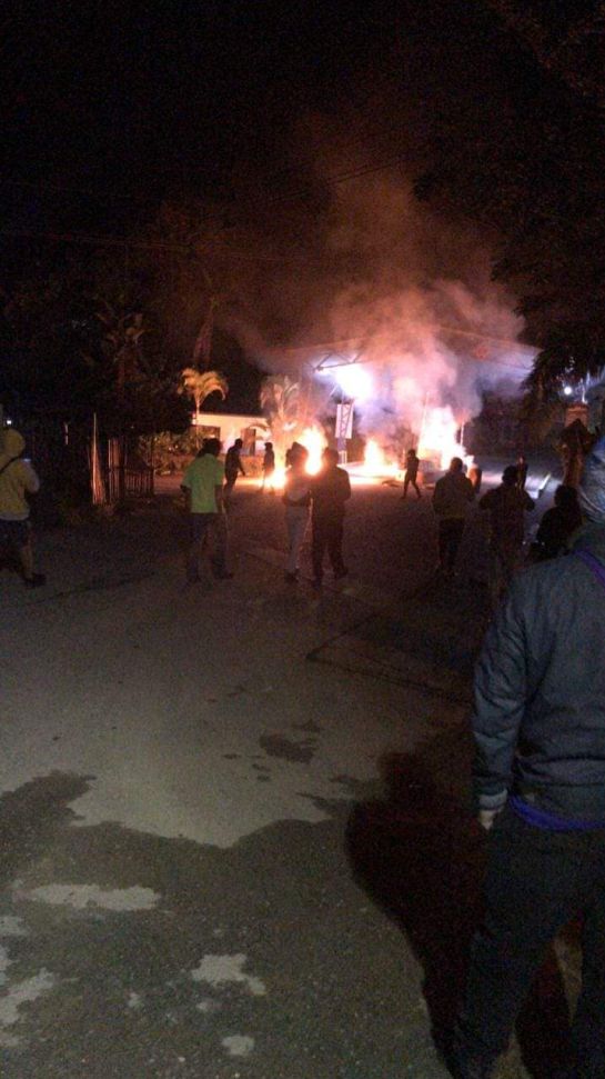 En medio de la noche incendian el peaje de la Quiebra de Vélez En medio de la noche incendian el peaje de la Quiebra de Vélez