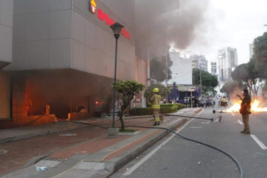 Fuego en banco de Bucaramanga Fuego en banco de Bucaramanga