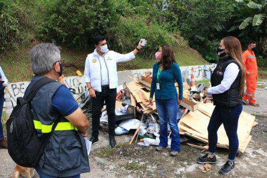 Visita a peaje destruido Visita a peaje destruido