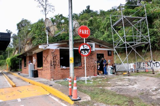 Visita a peaje destruido Visita a peaje destruido