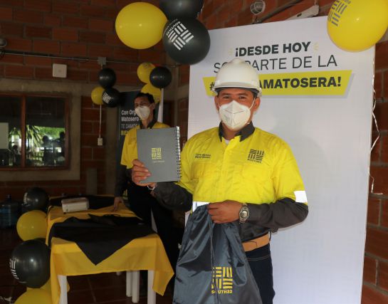 Miguel Morelo, miembro del cabildo de Punta Verde, ahora trabaja como operador de maquinaria pesada en Cerro Matoso. Miguel Morelo, miembro del cabildo de Punta Verde, ahora trabaja como operador de maquinaria pesada en Cerro Matoso.