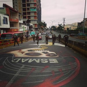 Sector de los puentes de la avenida Bolívar al norte de Armenia donde ha estado activo el colectivo pintor Sector de los puentes de la avenida Bolívar al norte de Armenia donde ha estado activo el colectivo pintor