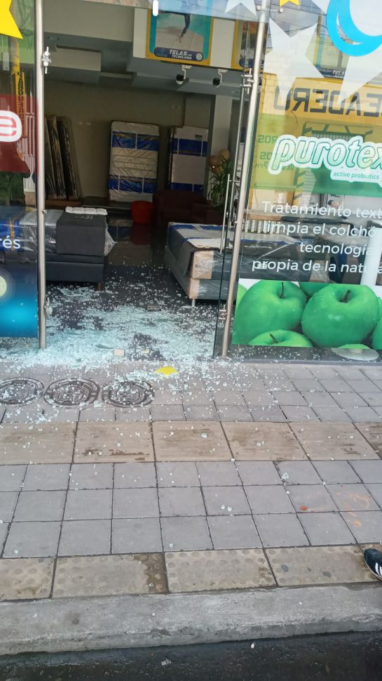 Establecimientos públicos y privados fueron vandalizados Establecimientos públicos y privados fueron vandalizados