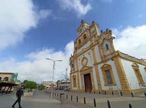 Iglesia de Santa Cruz de Lorica en el Centro histórico Iglesia de Santa Cruz de Lorica en el Centro histórico