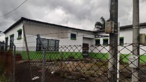 Centro de Salud Miraflores en Armenia abandonado y no funciona hace años Centro de Salud Miraflores en Armenia abandonado y no funciona hace años