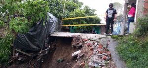 Deslizamientos ponen en riesgo viviendas en Circasia Deslizamientos ponen en riesgo viviendas en Circasia