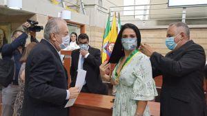 Paula Godoy, presidenta Asociación de Artesanos, José Manuel Ríos, alcalde Armenia, Álvaro Jiménez, concejal Paula Godoy, presidenta Asociación de Artesanos, José Manuel Ríos, alcalde Armenia, Álvaro Jiménez, concejal