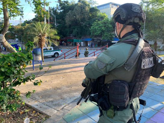Policía en el caballo de Bolívar Policía en el caballo de Bolívar