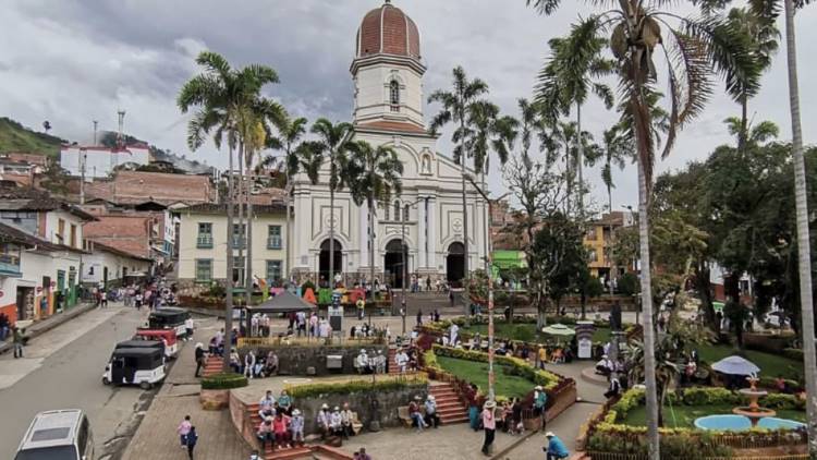 Municipios cercanos a Hidroituango, en vilo por riesgo en el vertedero y desempleo