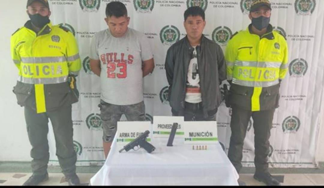 Policía de Bogotá - Capturados con arma de fuego Policía de Bogotá - Capturados con arma de fuego