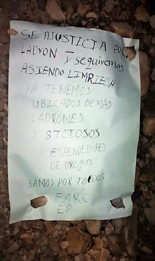“Ya tenemos ubicados a los demás ladrones, viciosos y expendedores de droga. Vamos por todos. Farc EP” “Ya tenemos ubicados a los demás ladrones, viciosos y expendedores de droga. Vamos por todos. Farc EP”