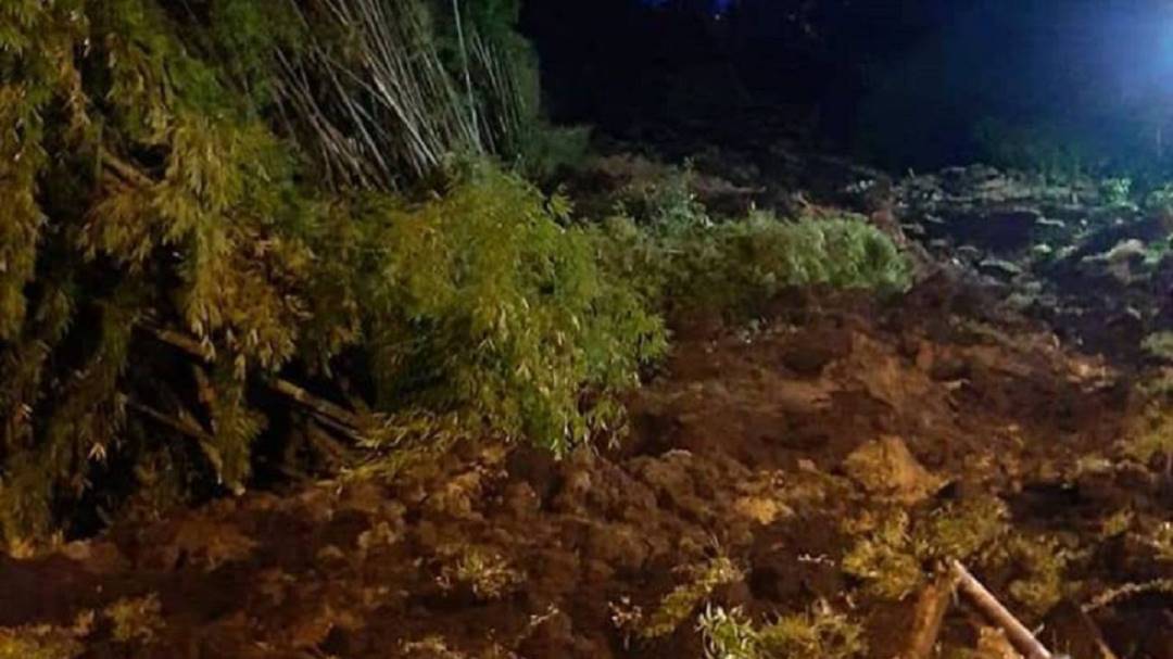 Tras derrumbe en bocatoma de Villamaría, Caldas, varios sectores están sin agua