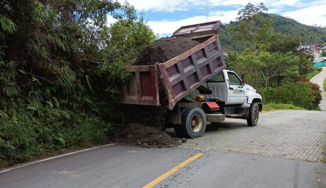 Gracias al buen clima en Pensilvania, Caldas, continúan los trabajos para desbloquear carreteras. Crédito: Alcaldía de Pensilvania, Caldas. Gracias al buen clima en Pensilvania, Caldas, continúan los trabajos para desbloquear carreteras. Crédito: Alcaldía de Pensilvania, Caldas.