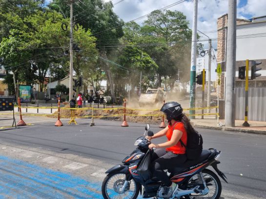 Cierre vial en la carrera 21 con calle 50 de Bucaramanga Cierre vial en la carrera 21 con calle 50 de Bucaramanga