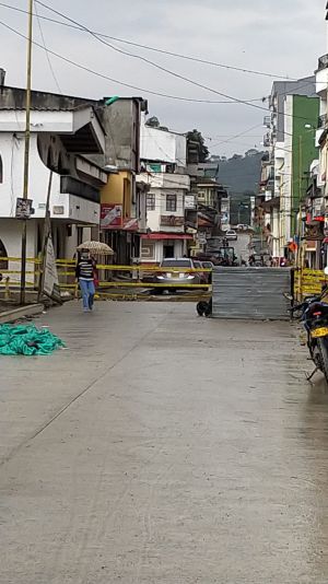 En varios tramos las obras no avanzan en la carrera 24 en Calarcá, Quindío En varios tramos las obras no avanzan en la carrera 24 en Calarcá, Quindío
