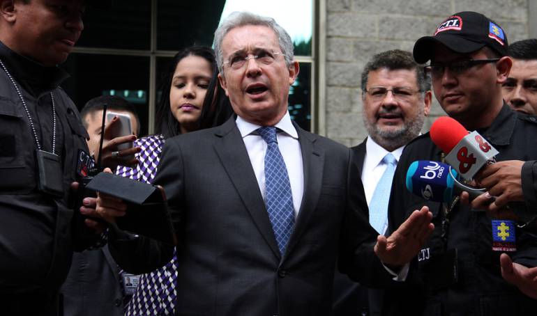 Fiscalía pide a Corte Suprema investigar a Álvaro Uribe
