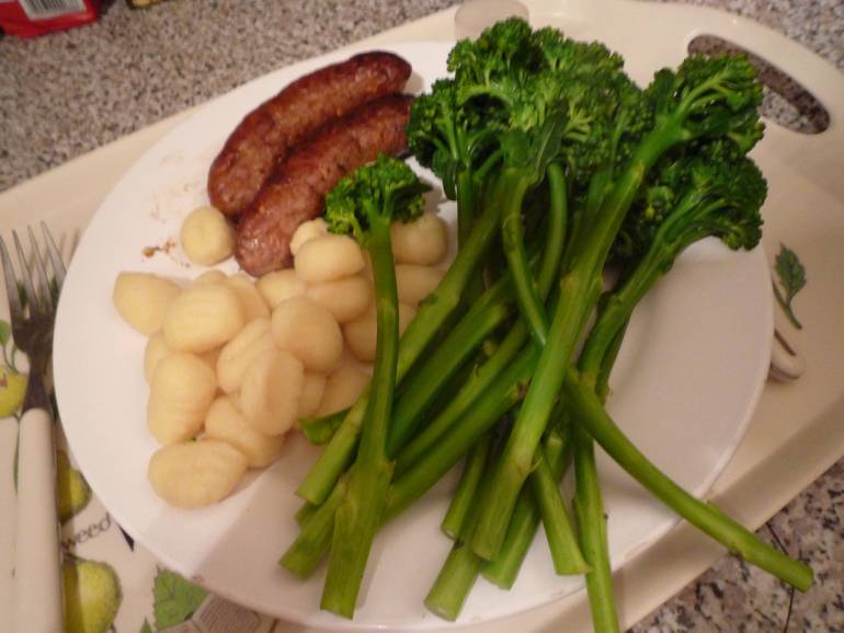 Si solo hay salchichas para comer, hágalo con verduras