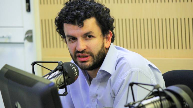 Uno esperaría que el general Nieto no haga parte de ninguno de los bandos de la Policía: Lewin
