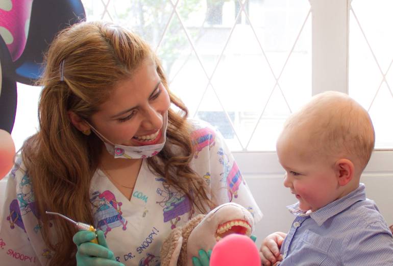 Salud Dental: Consejos sobre la erupción de los dientes de leche en los niños