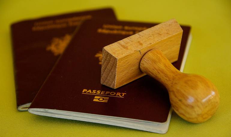 Colombianos podrán validar sus títulos profesiones en esta región de Europa: Colombianos podrán validar títulos profesionales con Reino Unido