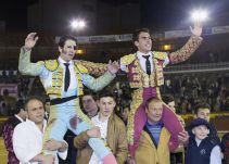 Juan José Padilla reaparece y sale a hombros de Castellón