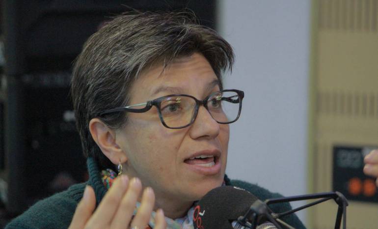 Uribe está armando un sancocho para ambientar la marcha del 1 de abril: senadora López