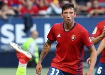 Conozca al colombiano que marcó a Messi y se quedó con la camiseta de Piqué