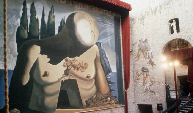 Salvador Dalí: Ordenan exhumar cadáver de pintor español Dalí por una demanda de paternidad