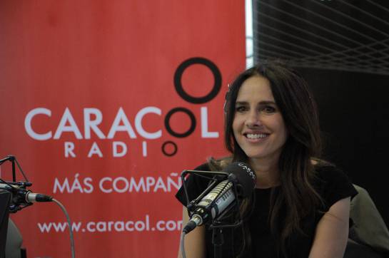 Paola Turbay en Caracol Radio: Actitud y talento: Paola Turbay canta I will survive Paola Turbay en Caracol Radio: Actitud y talento: Paola Turbay canta I will survive
