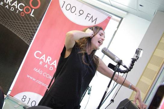 Paola Turbay en Caracol Radio: Actitud y talento: Paola Turbay canta I will survive Paola Turbay en Caracol Radio: Actitud y talento: Paola Turbay canta I will survive