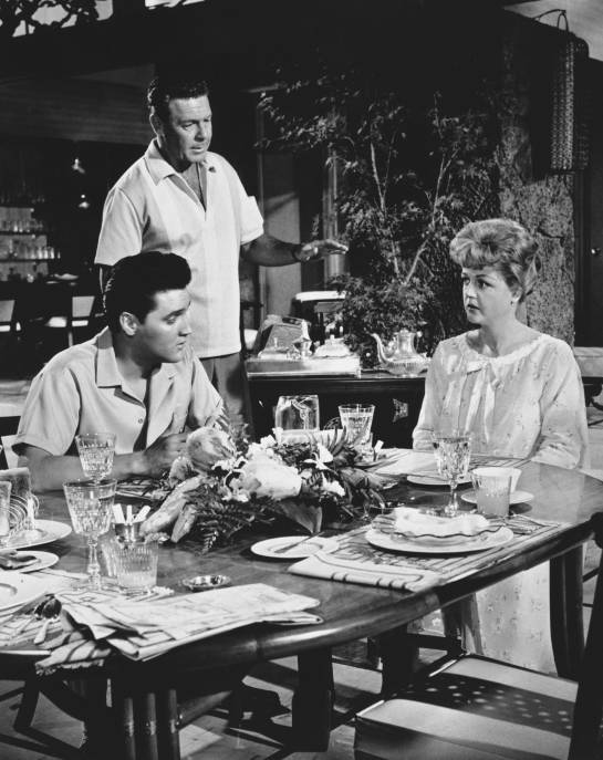 Elvis junto a la actriz Angela Lansbury. Elvis junto a la actriz Angela Lansbury.