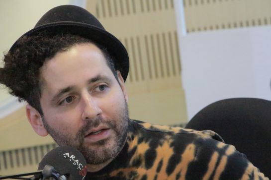Entrevista al artista conocido como "Visitante": "El artista más exigente con el que he trabajado es conmigo mismo": Eduardo Cabra Entrevista al artista conocido como "Visitante": "El artista más exigente con el que he trabajado es conmigo mismo": Eduardo Cabra