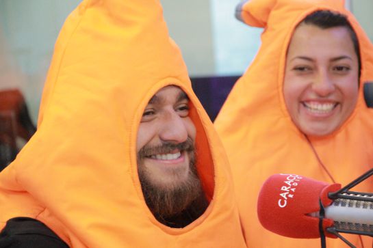 ‘El Poder del Cono’, campaña, parquear, Bogotá: Gabriel y Laura, 'conos humanos' orgullosos de enseñar a parquear vehículos en Bogotá ‘El Poder del Cono’, campaña, parquear, Bogotá: Gabriel y Laura, 'conos humanos' orgullosos de enseñar a parquear vehículos en Bogotá