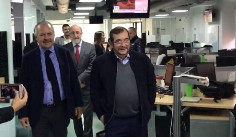 Lo que no se vio de la visita de Rodrigo Londoño a Dario Arizmendi: ¿Qué fue lo que puso nervioso a 'Timochenko' en Caracol Radio?