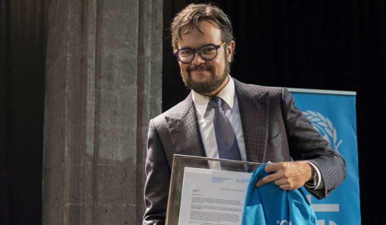 Aleks Syntek en el "ojo" de Unicef