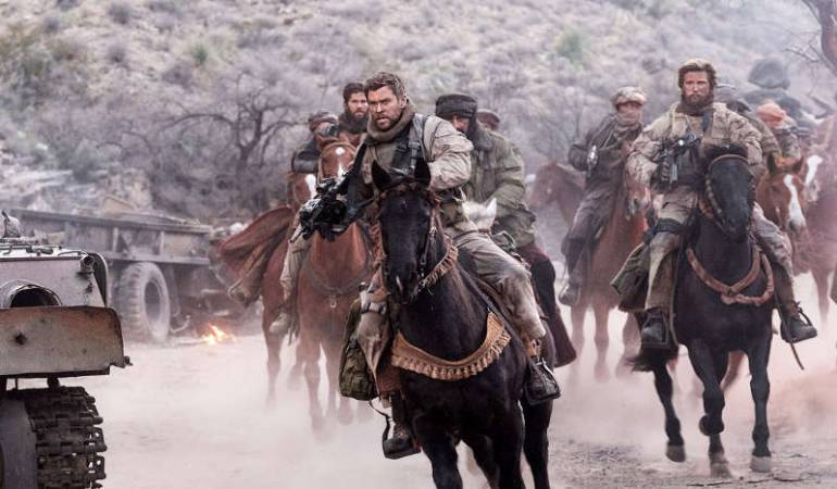 12 Strong, película inspirada en las operaciones después del 11-09-01: Tropa de Héroes, la visión ultranacionalista post 11-09-01