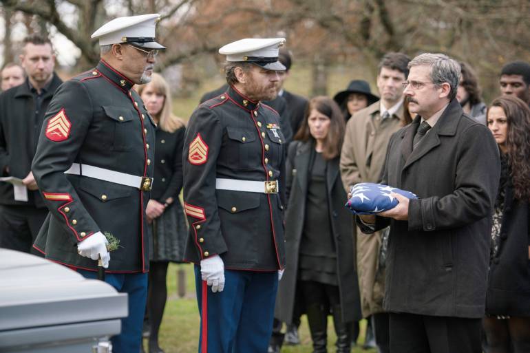 Película Last Flag Flying, Reencuentro: Un padre devastado lleva a su hijo de nuevo a casa, en un ataúd
