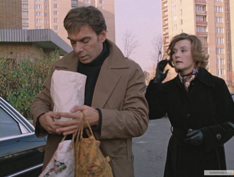 Moscú no Cree en Lágrimas, película rusa: Moscú no Cree en Lágrimas, una visión de la URSS, de finales de los setenta