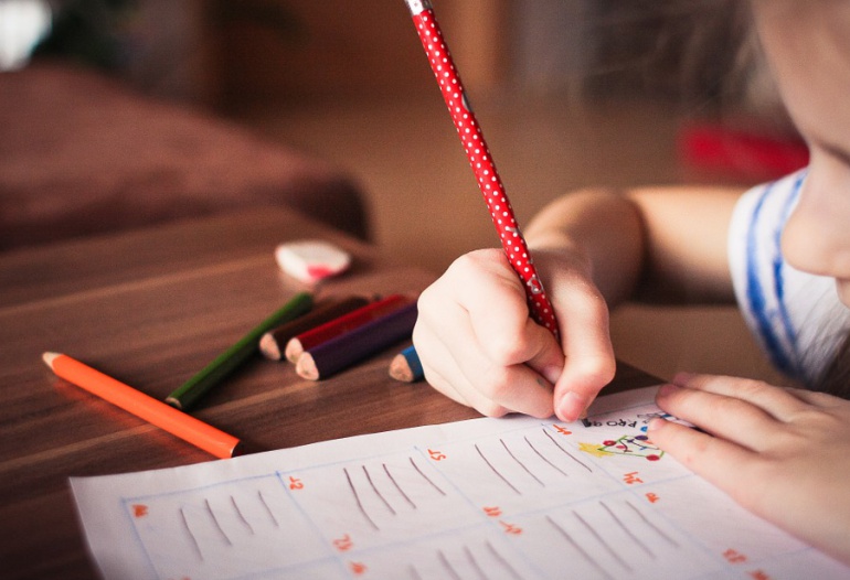 275.082 nuevos textos escolares en braille y macrotipo para colegios