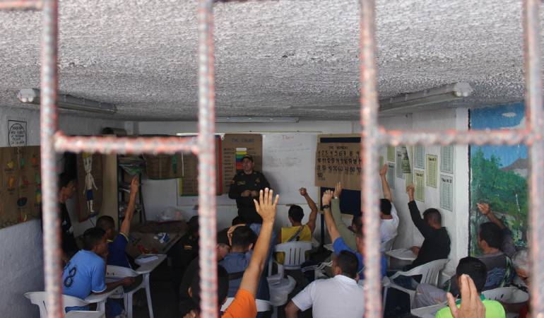 Un Policía que trabaja para su comunidad