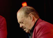 Piden oración por la salud del salsero Larry Harlow