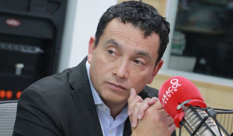 HORA 20: La propuesta del IVA tiene su nivel de improvisación: Libreros