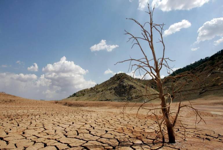 Desertificación sequia de la tierra: La tierra, su mal uso y la desertificación