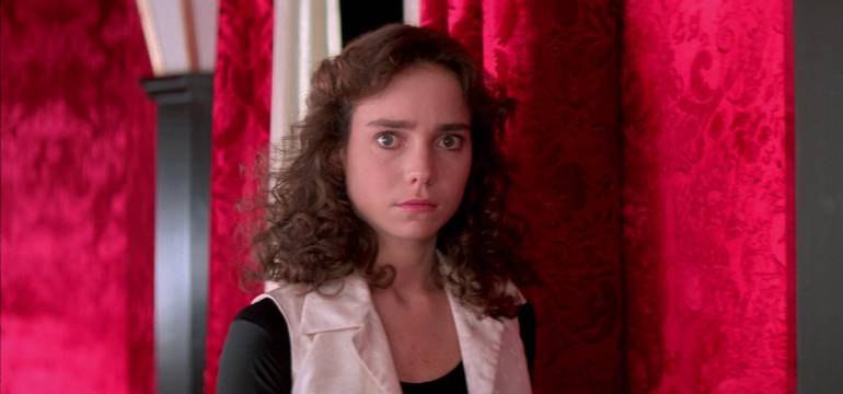 Suspiria, película de terror de 1977: Suspiria, cuando la claustrofobia tomó colores en el cine de terror