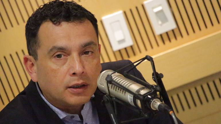 HORA 20: Centro educativo tiene que velar por medidas justas: Libreros