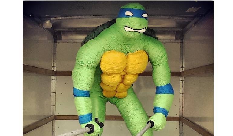 Lo Más Caracol: Mateo Blanco y su Tortuga Ninja, hecha en lana, ahora en Dubái