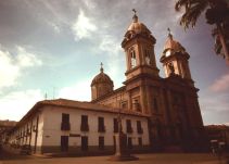 Clásicas del amor, en homenaje a José A. Morales