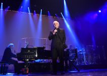 Charles Aznavour, el grande de la música francesa