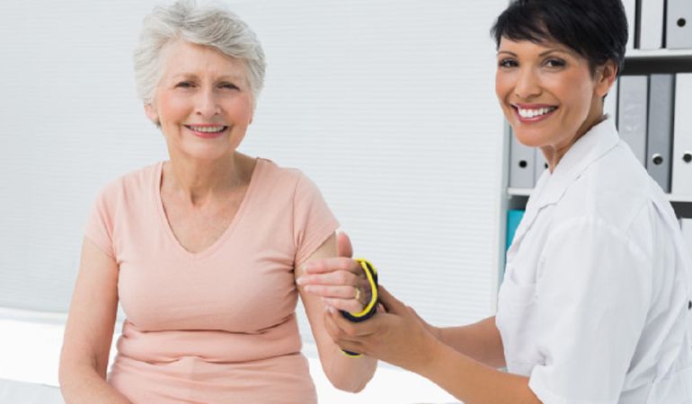 Mujeres mayores de 60 años, Son las mas propensas a la Osteoporosis.