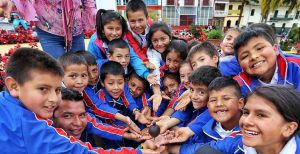 El "Kit de los juegos tradicionales" integra a los niños en torno a la recreación. El "Kit de los juegos tradicionales" integra a los niños en torno a la recreación.